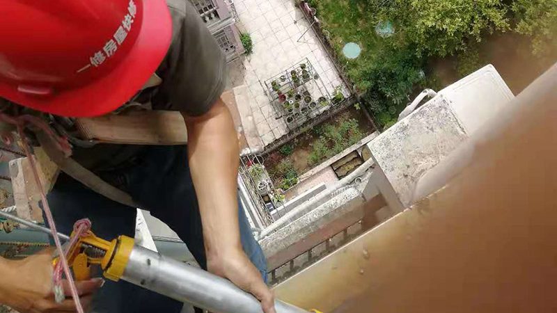 防水涂料贴砖前，界面剂不可或缺的一环